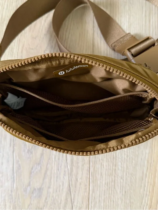 Lululemon Belt Pack 2L - Picture 4 of 4